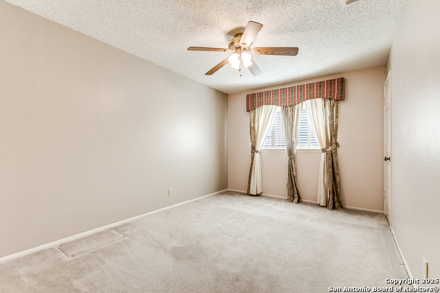 Listing photo id 23 for 2303 Copper Ash