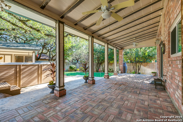 Listing photo id 32 for 2303 Copper Ash