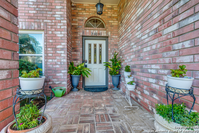 Listing photo id 2 for 2303 Copper Ash