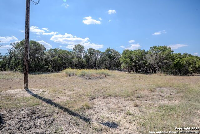 Listing photo id 4 for 694 Scenic  