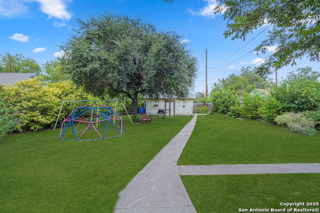 Image 34 of 48 For 1703 Texas Ave