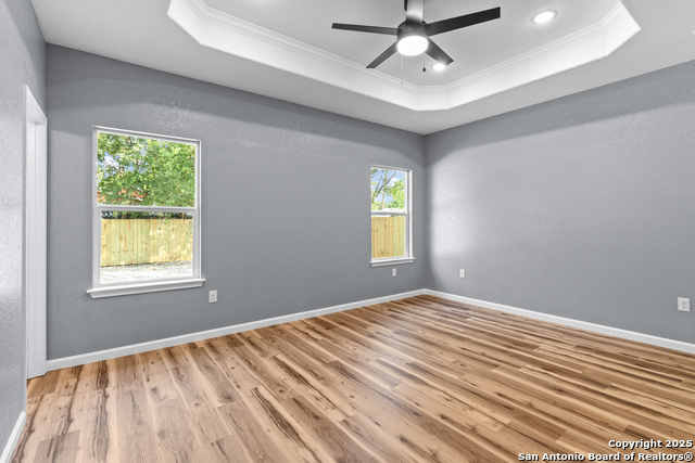 Image 17 of 26 For 618 San Gabriel S