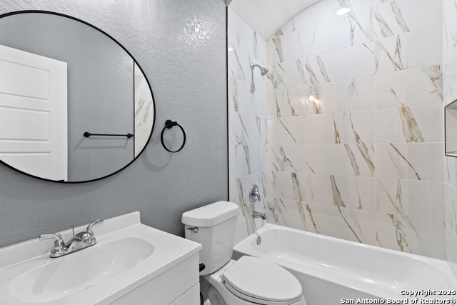 Image 20 of 26 For 618 San Gabriel S