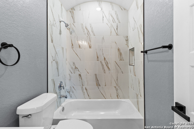 Image 21 of 26 For 618 San Gabriel S