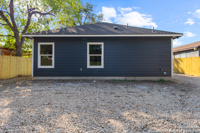 Image 23 of 26 For 618 San Gabriel S