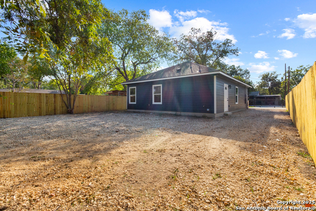 Image 24 of 26 For 618 San Gabriel S