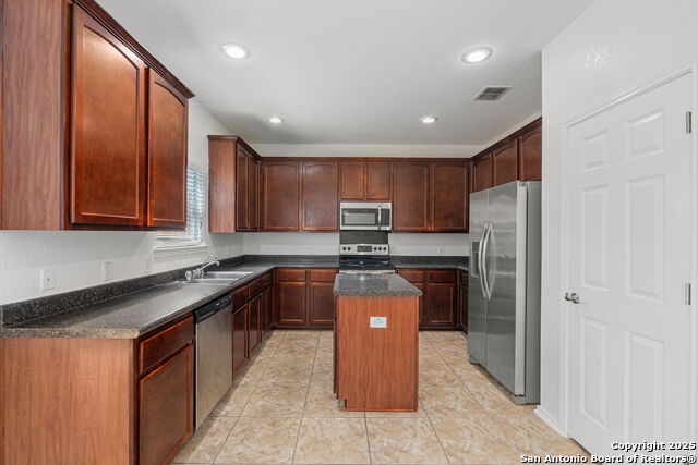 Image 18 of 42 For 12206 Medina Mill