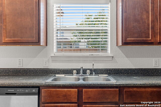 Image 19 of 42 For 12206 Medina Mill