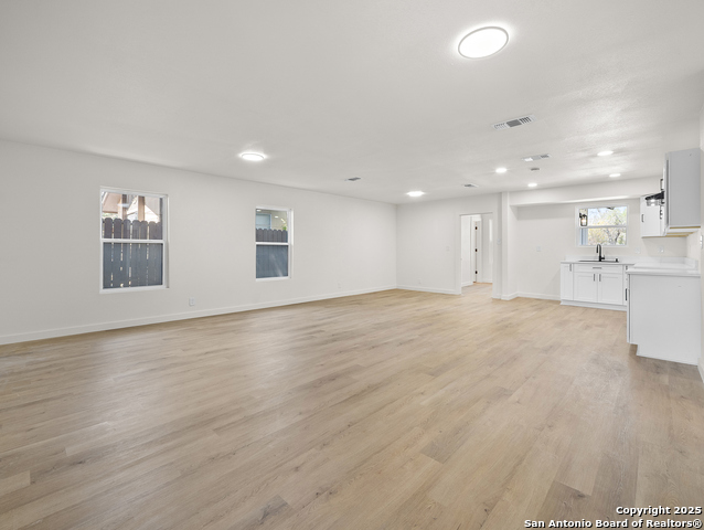 Image 2 of 14 For 1223 Mally W