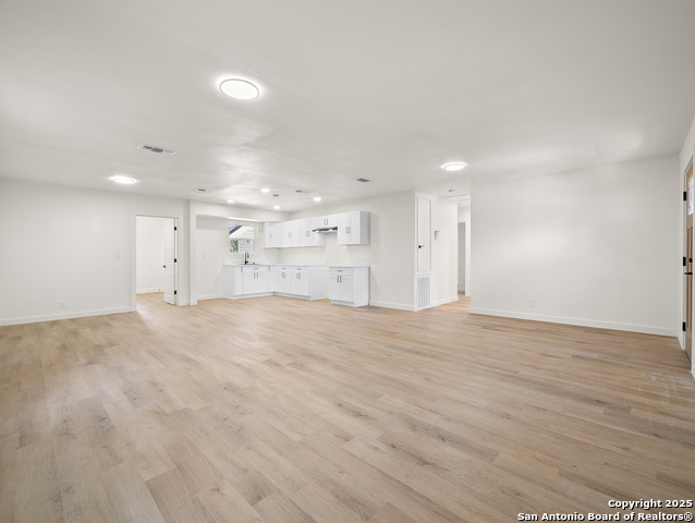 Image 3 of 14 For 1223 Mally W