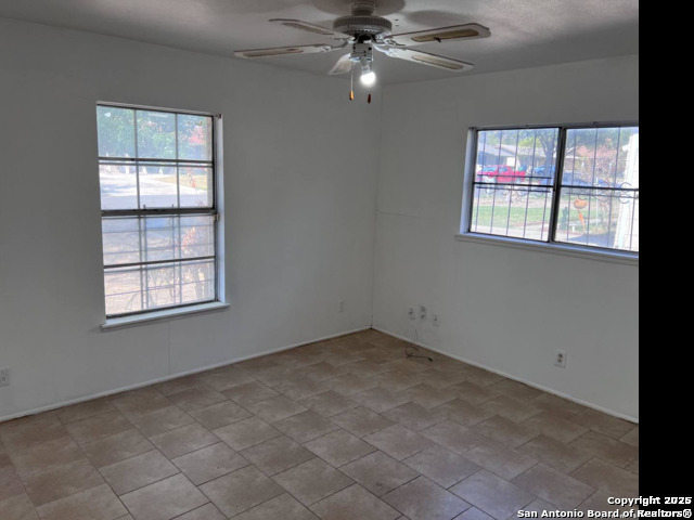 Image 12 of 17 For 4418 Sun Vista Ln