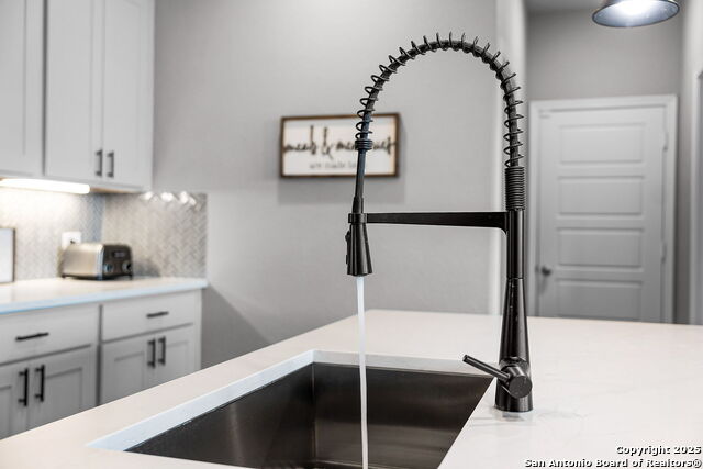 Image 17 of 48 For 776 Windflower