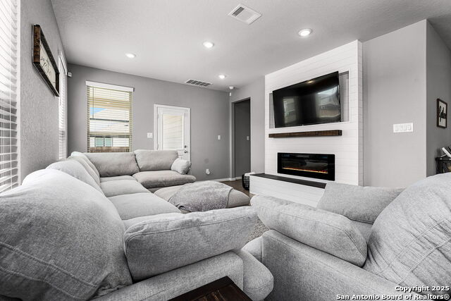 Image 19 of 48 For 776 Windflower