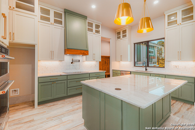 Listing photo id 8 for 136 Hondo Ridge