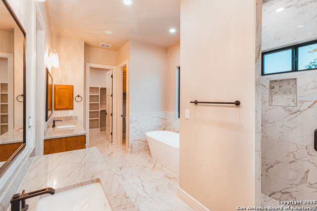 Listing photo id 12 for 136 Hondo Ridge