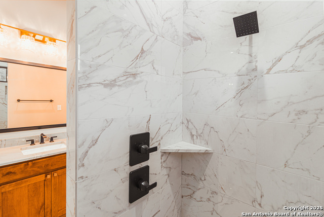 Listing photo id 14 for 136 Hondo Ridge