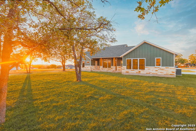 Listing photo id 25 for 136 Hondo Ridge