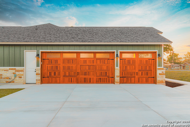 Listing photo id 1 for 136 Hondo Ridge