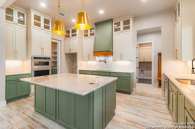 Listing photo id 7 for 136 Hondo Ridge