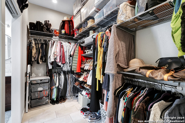 Image 11 of 25 For 13934 Amber Crst