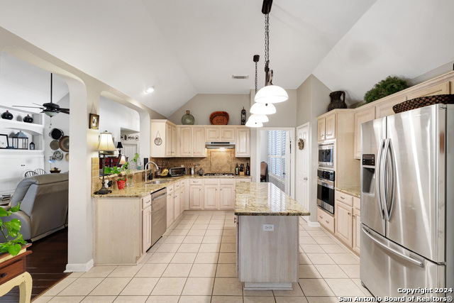 Image 17 of 25 For 13934 Amber Crst