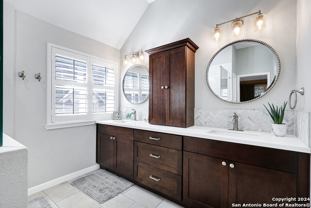 Image 18 of 25 For 13934 Amber Crst