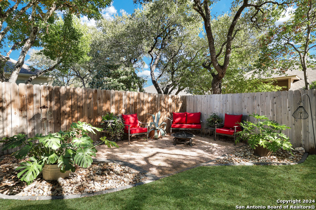 Image 24 of 25 For 13934 Amber Crst