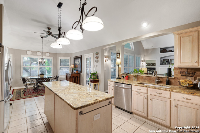 Image 7 of 25 For 13934 Amber Crst