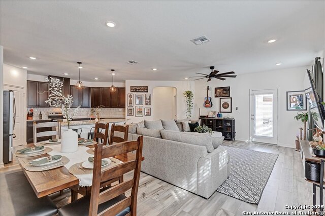 Listing photo id 5 for 11553 Hocus Pocus