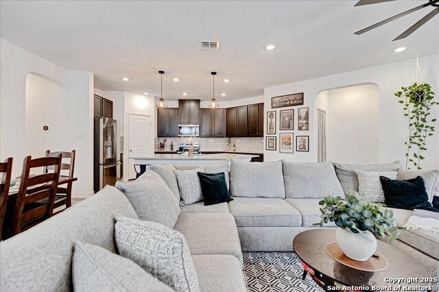 Listing photo id 7 for 11553 Hocus Pocus