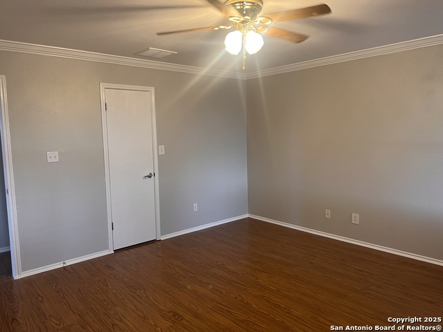 Listing photo id 9 for 15711 Knollcircle