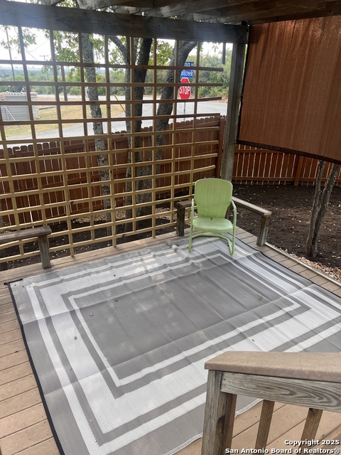 Listing photo id 16 for 15711 Knollcircle