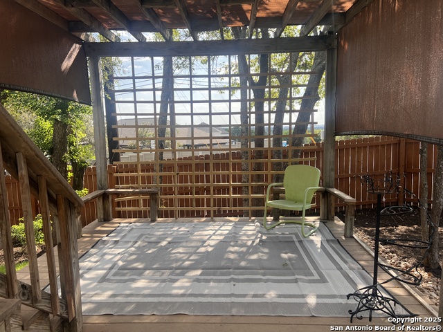 Listing photo id 17 for 15711 Knollcircle