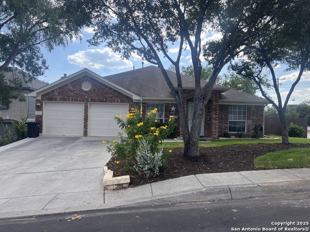 Listing photo id 0 for 15711 Knollcircle