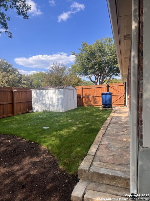 Listing photo id 21 for 15711 Knollcircle