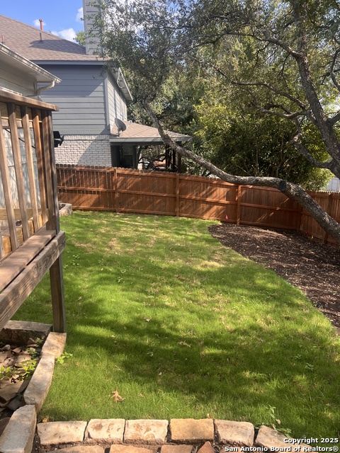 Listing photo id 22 for 15711 Knollcircle