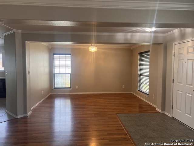 Listing photo id 1 for 15711 Knollcircle