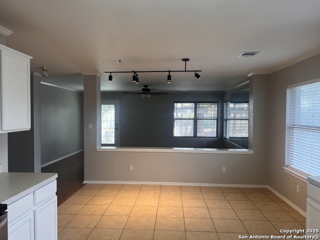 Listing photo id 3 for 15711 Knollcircle