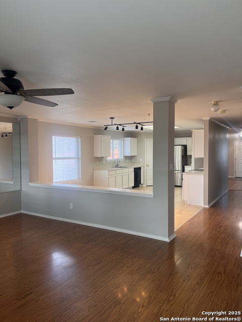 Listing photo id 7 for 15711 Knollcircle