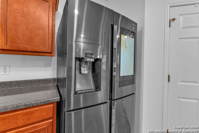 Listing photo id 12 for 7630 Bismarck Lk
