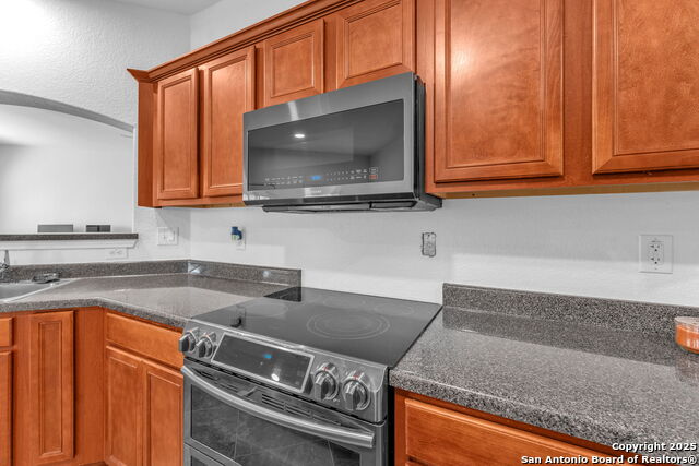 Listing photo id 13 for 7630 Bismarck Lk