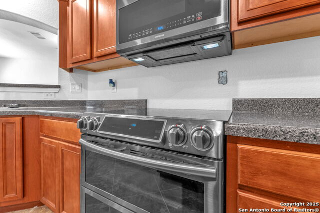 Listing photo id 14 for 7630 Bismarck Lk