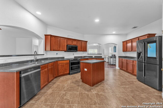 Listing photo id 15 for 7630 Bismarck Lk
