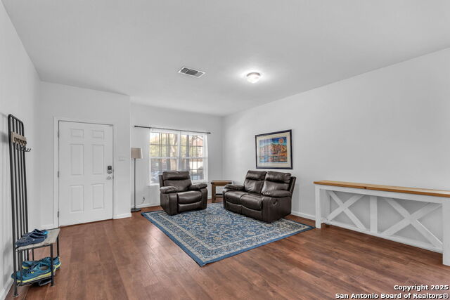 Listing photo id 4 for 7630 Bismarck Lk