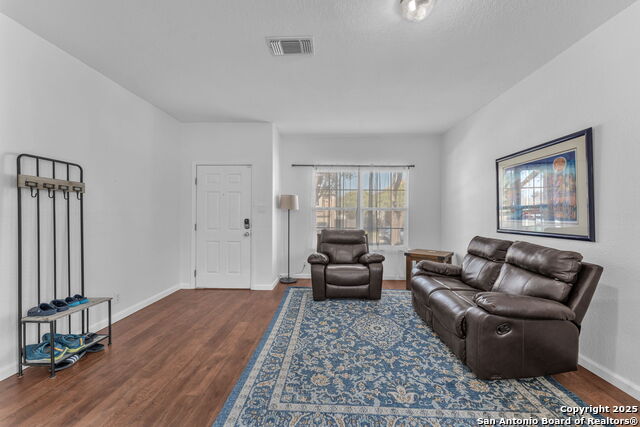 Listing photo id 5 for 7630 Bismarck Lk