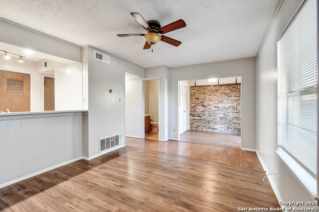 Image 11 of 29 For 5423 Callaghan