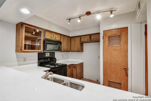 Image 12 of 29 For 5423 Callaghan