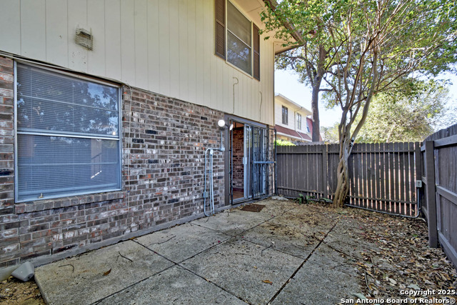 Image 25 of 29 For 5423 Callaghan