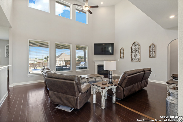Listing photo id 9 for 115 Wagon Lane Trail