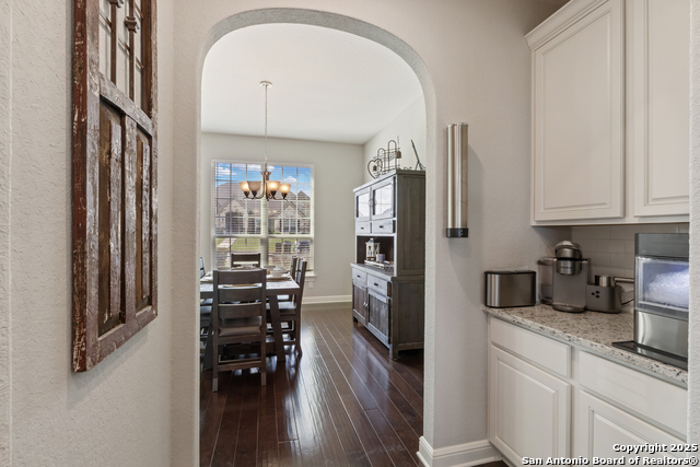 Listing photo id 13 for 115 Wagon Lane Trail